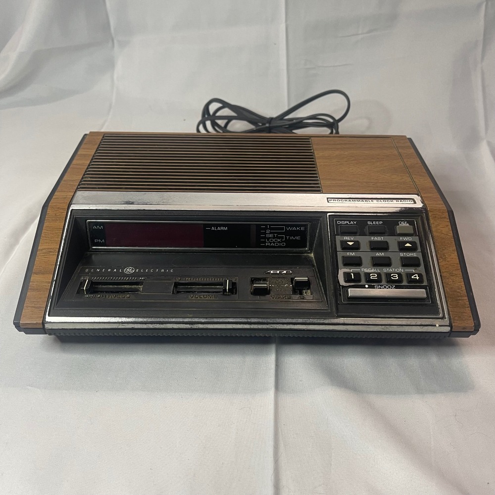 Vintage GE Programmable Clock Radio AM FM Walnut Grain Model 7-4870A Retro WORKS